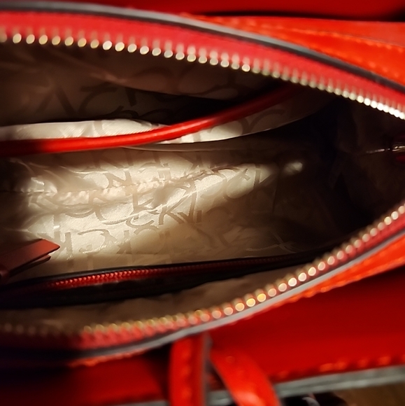 Calvin Klein NWOT shoulder monogram red/brown bag with logo charm,inside pockets - Picture 14 of 16